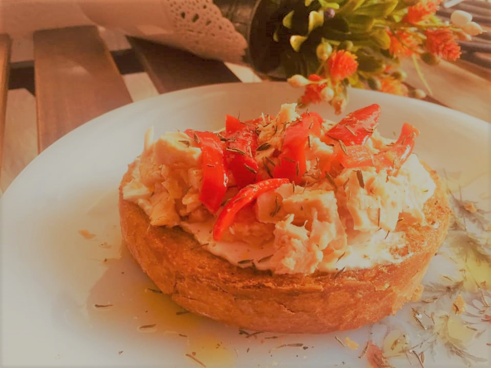 Brushetta de Cream Cheese e salmão de conserva…saudável, fácil e&nbsp;delicioso