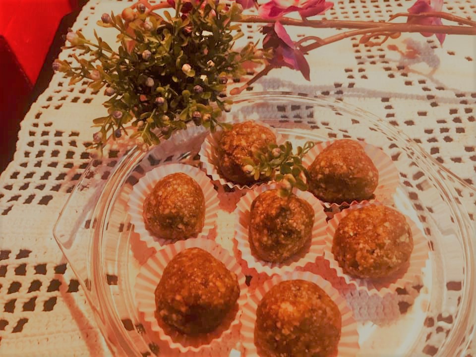 Bolinhas vegan e cruas de figo, amêndoas, nozes e avelãs…deliciosamente saudáveis