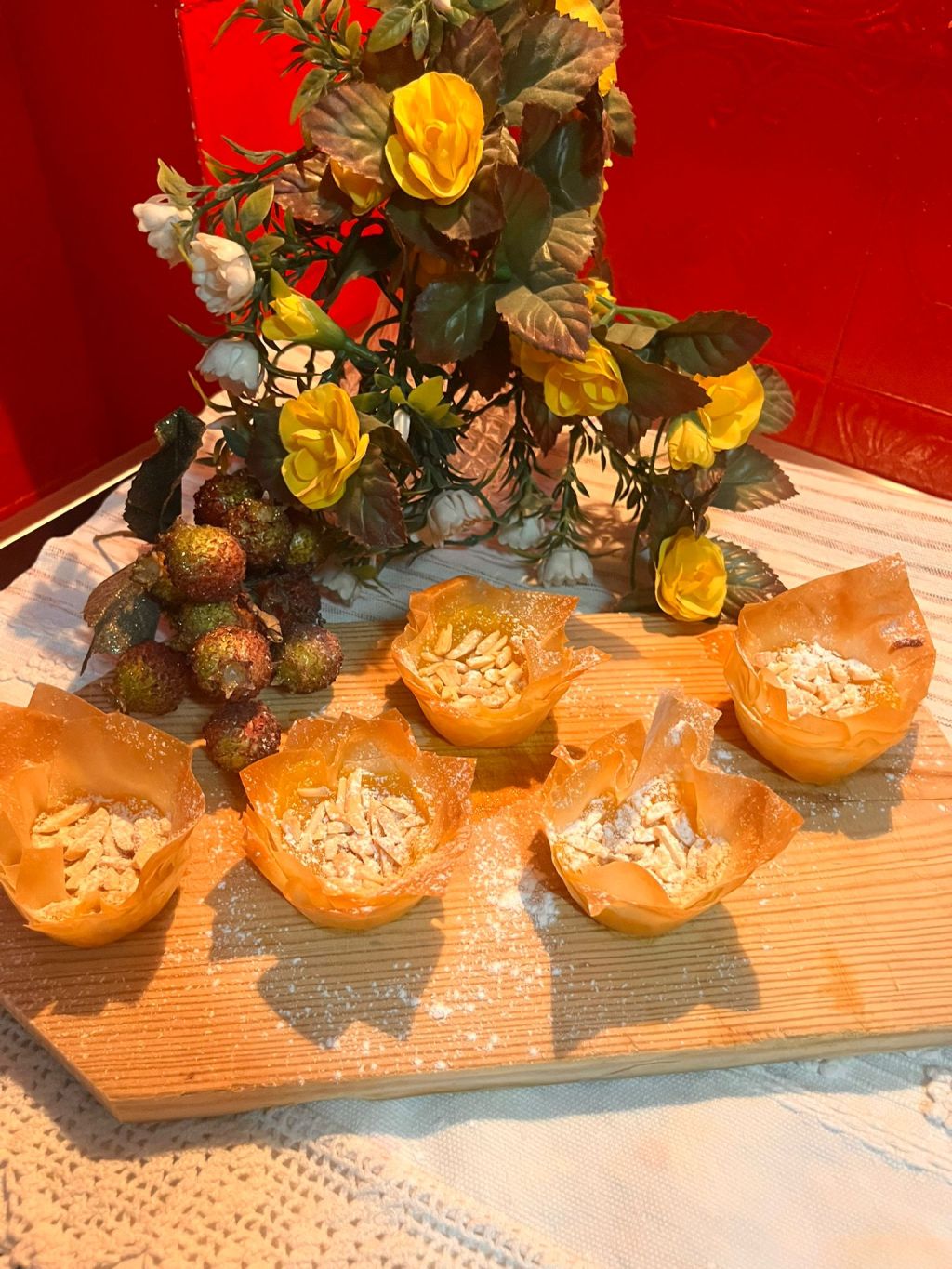 Cestos de Massa Filo com Doce de Ovos e Amêndoas&nbsp;Laminadas