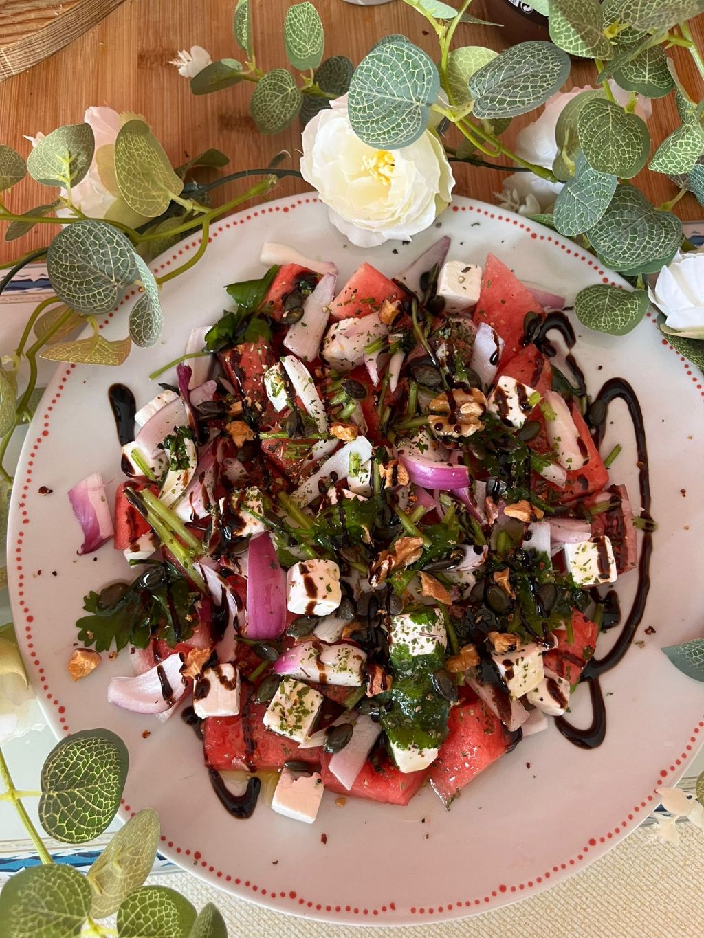 Salada fresca de melancia, feta e&nbsp;coentros